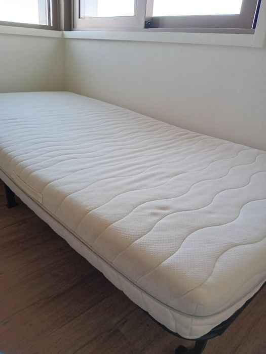 Estrado e colchão ikea