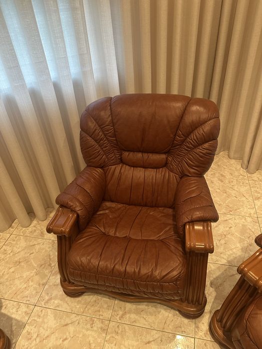 Sofas castanhos em pele