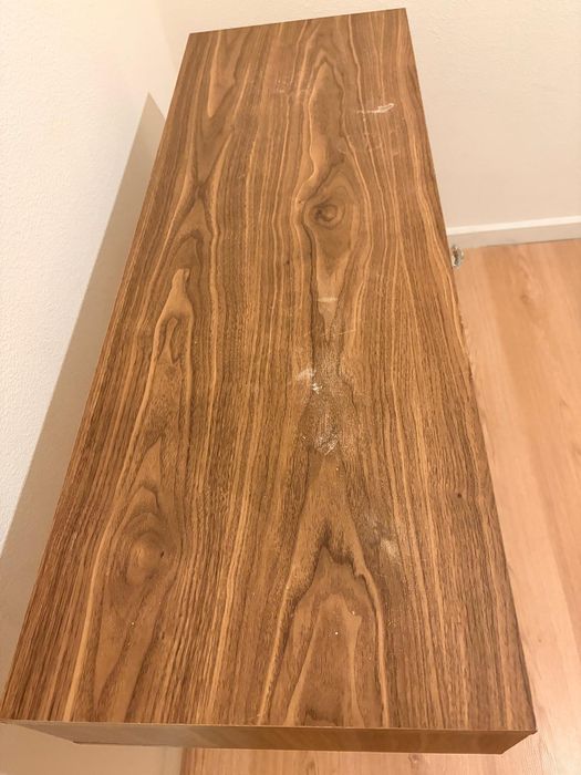 Móvel de entrada / MDF e pernas metálicas