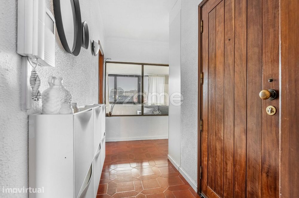 Apartamento T3 de cobertura, com terraço e garagem