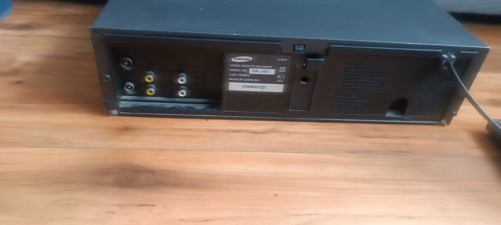 Відеомагнітофон Samsung записує
