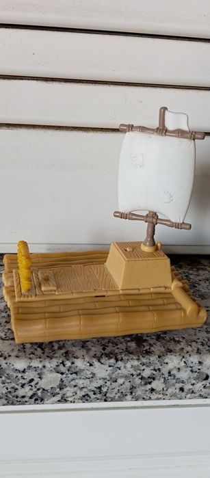 Bonecos e brinquedos variados