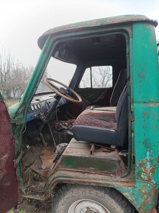 У А З мотор 2,6 від волги !