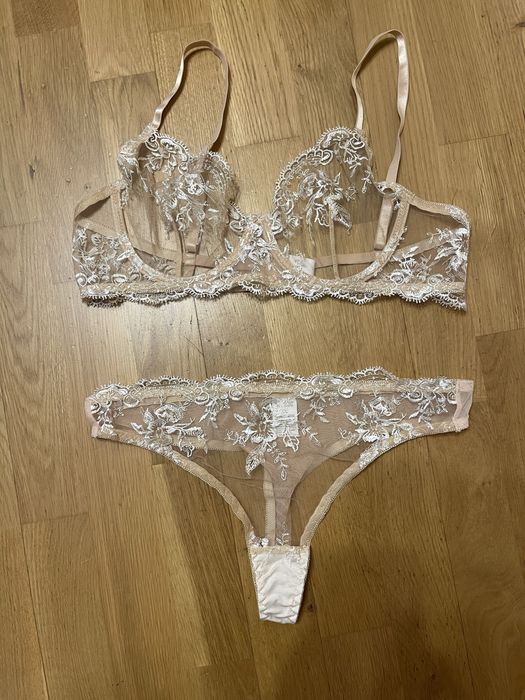 Zmysłowy koronkowy komplet bielizny nude