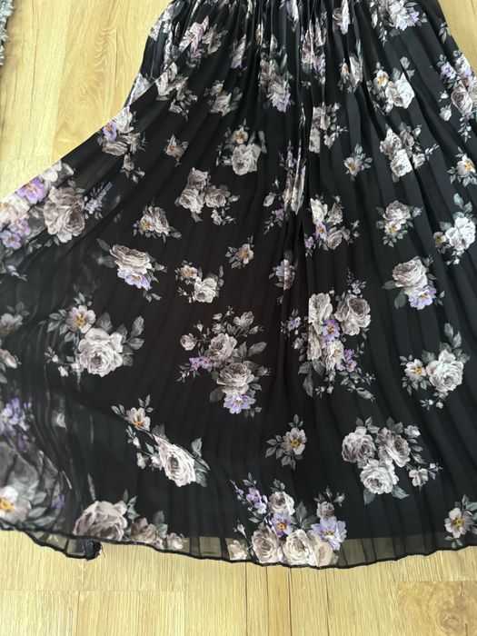 Cropp Plisowana Czarna Spódnica w róże midi rozmiar XS/34