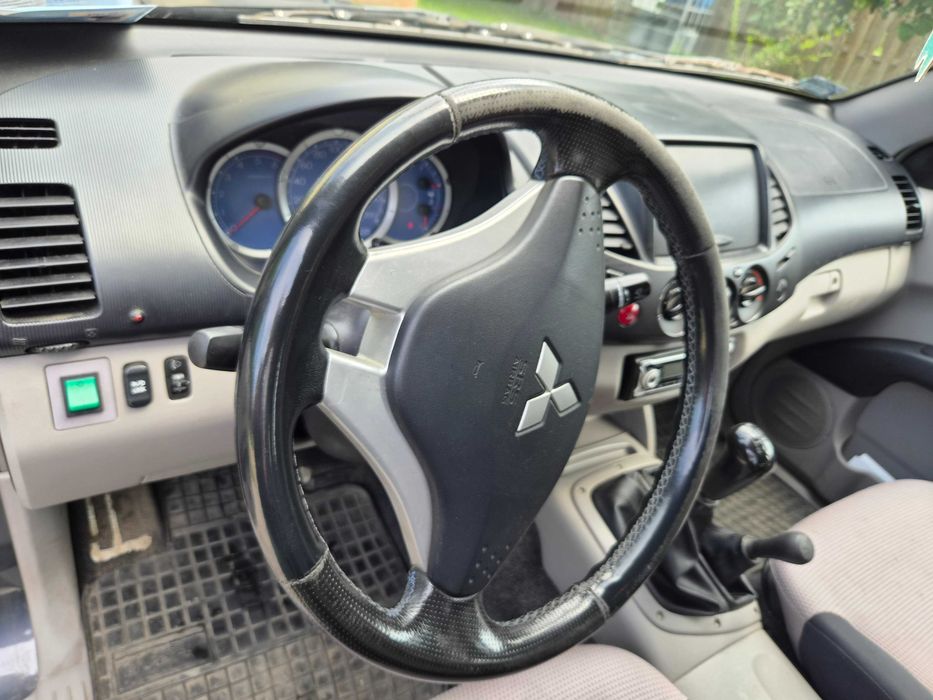 sprzedam samochód MITSUBISHI L-200