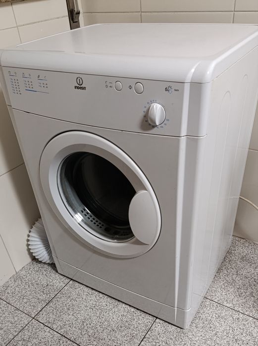Máquina de secar roupa