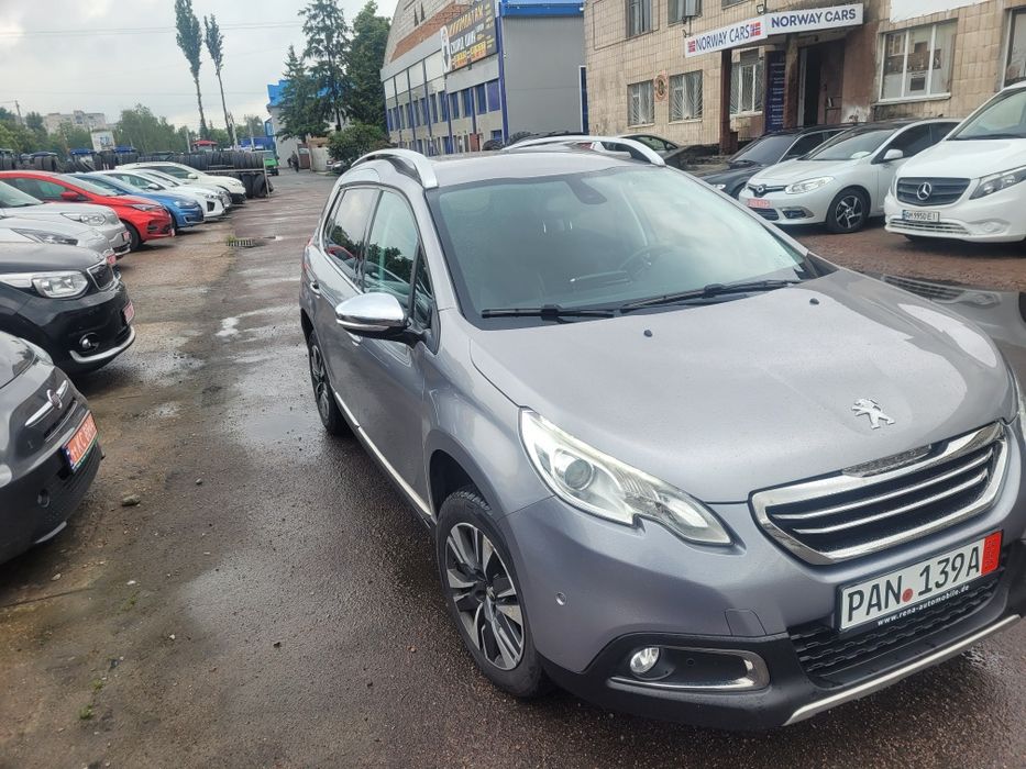 Кросовер . Peugeot 2008.