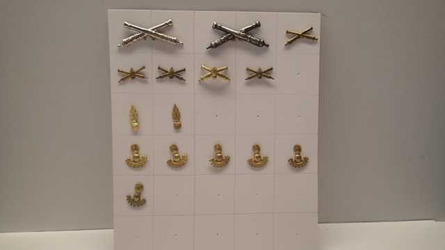 Insignias miliatres  em metal da arma Artilharia
