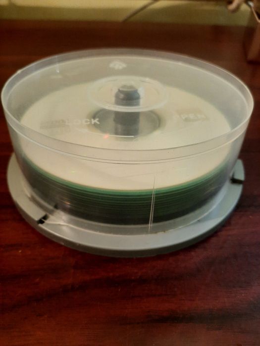 CD-R 700 МБ с кейсов 15 штук.