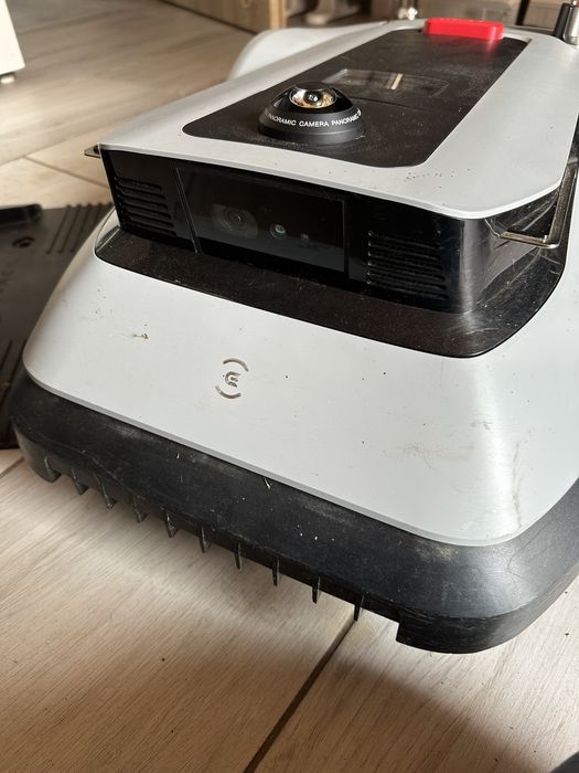 Ecovacs Goat G1-800 – robot koszący, uszkodzony, na części