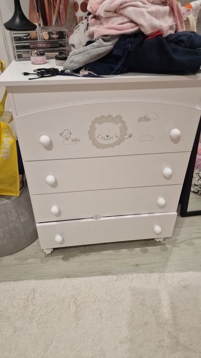 Móvel muda fraldas para criança de 4 gavetas