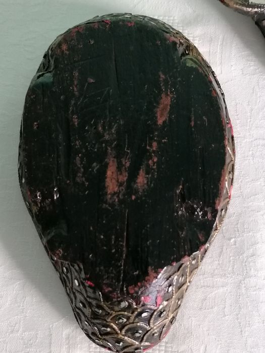 Caixa  madeira esculpida com incustracoes