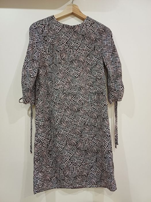 Vestido com padrão de escamas