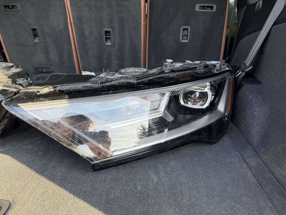 Продам фари Audi Q7 4 m рестові