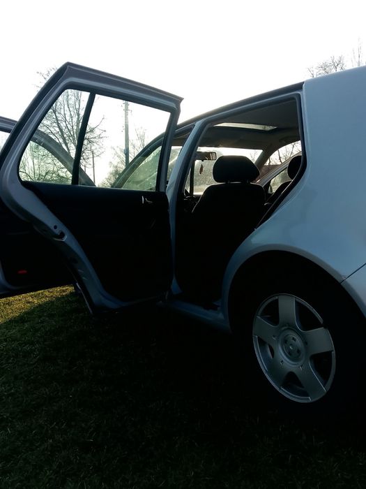 Продам Golf 1998 року. Надійний а саме головне цілий атомобіль