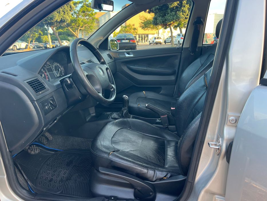 Skoda Fabia 1.4 TDI com AC – 210.000 km
