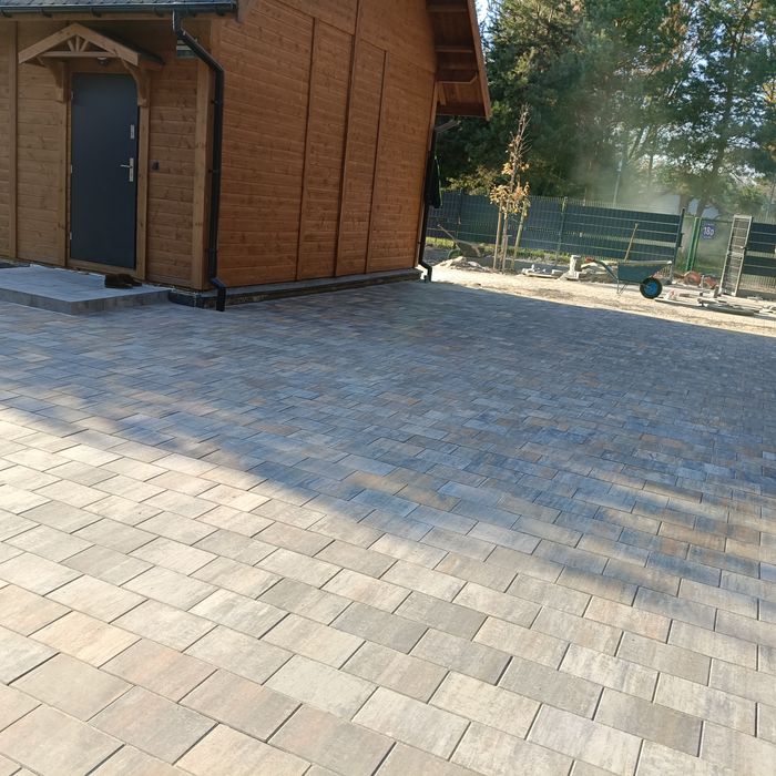 Układanie kostki brukowej granitowej odwodnienia