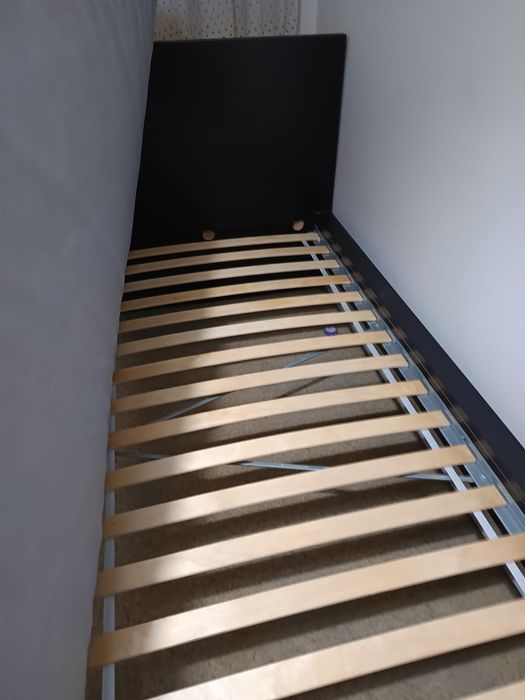 Cama IKEA Malm individual, mesa de cabeceira e cómoda da mesma linha, tudo em óptimo estado e pouco uso