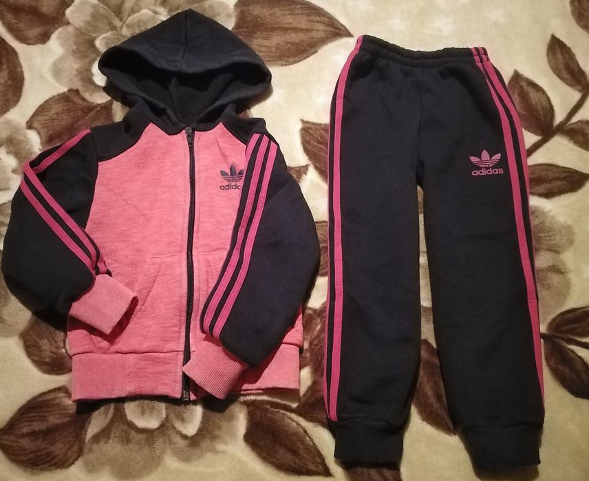 Спортивний костюм для дівчинки