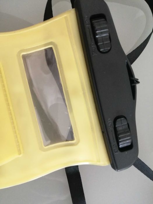 capa impermeável para telemóvel ou tablet	Funciona debaixo de água*