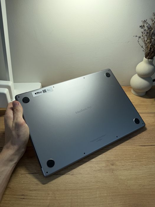 MacBook Pro 16’ 2021 M1 Pro 16Gb 1Tb SSD Space