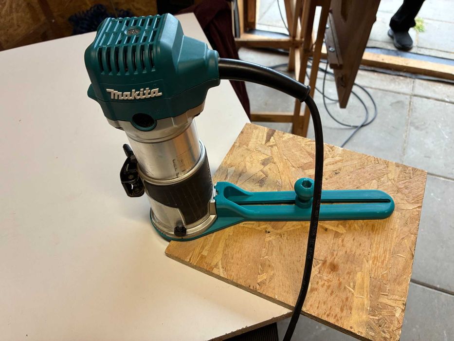 Cyrkiel do wycinania okręgów do frezarki Makita - Kolor Makita