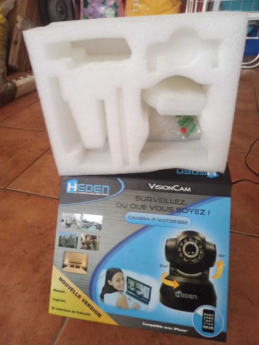 Duas camaras de vigilançia usadas