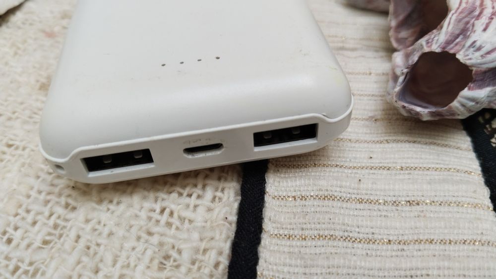 Два повербанка на 10000 и на 4300