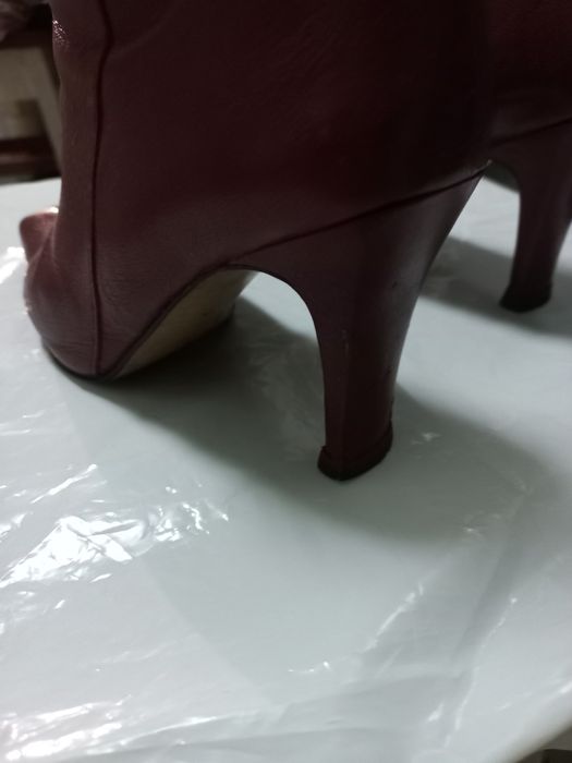 Meias botas bordeau marca Charles