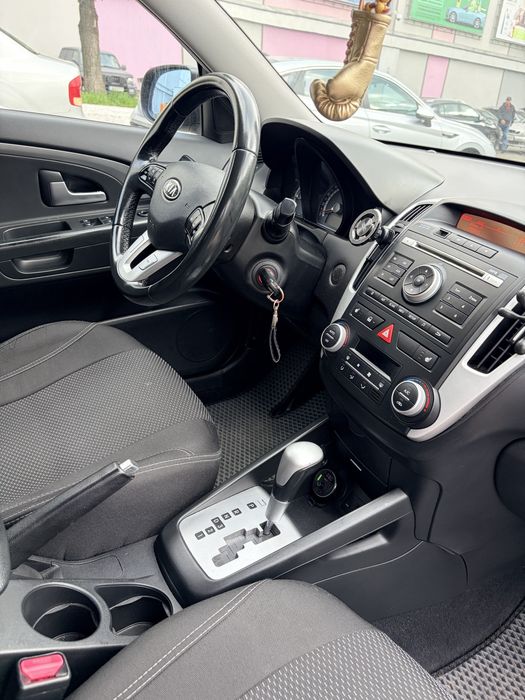 Kia Ceed 1.6 газ/бенз