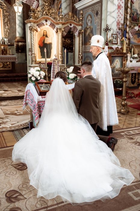 Весільна сукня /пишна /ґорсетна/ колір айворі