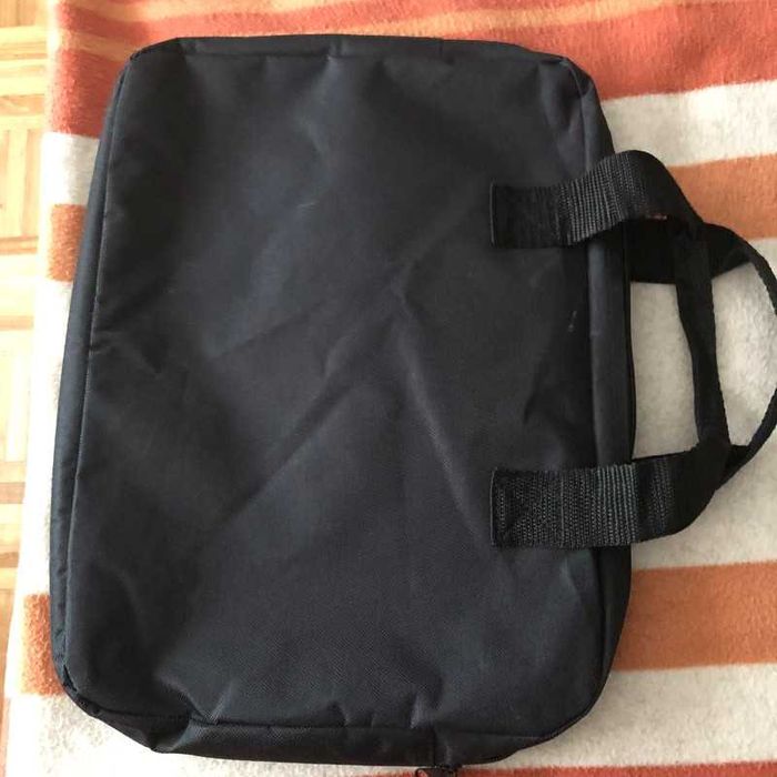 mala com fecho, maior que A4