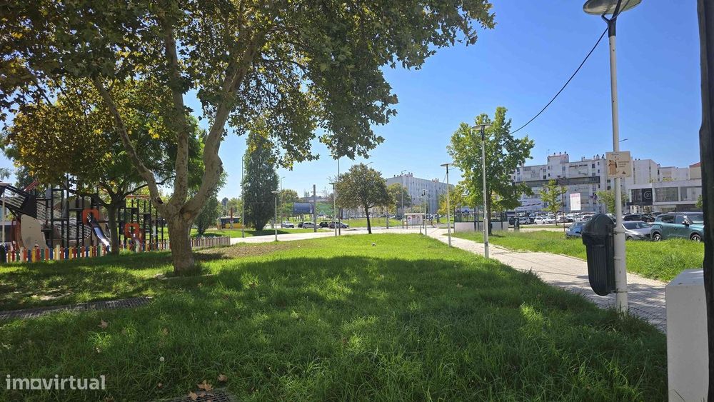 Apartamento T3 centro Corroios com inquilino
