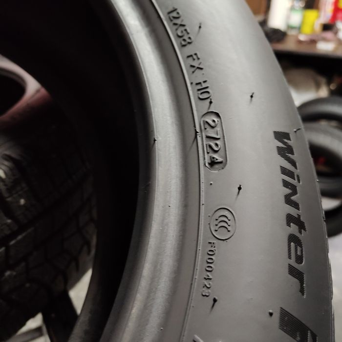 205/55/17 XL Sprzedam parę opon zimowych Hankook