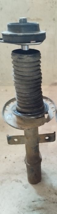 Амортизатор передній (стійка) Renault Zoe)