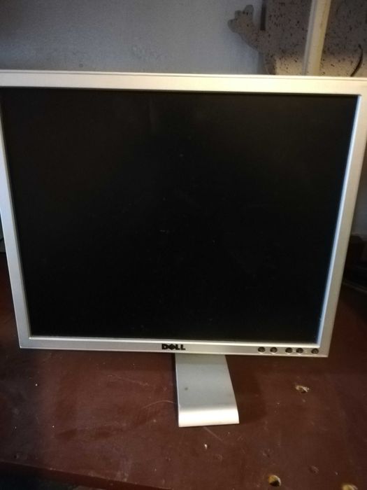 3 monitory LG, Flatron