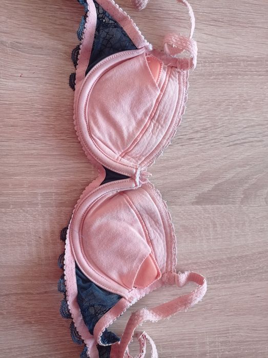 Stanik 70B stan jak nowy