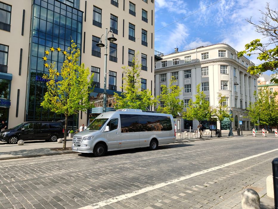 Przewóz osób wynajem busów i autokarów
