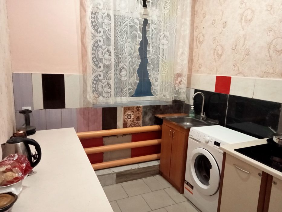 Здам ліжко місце  в хостелі помісячно.