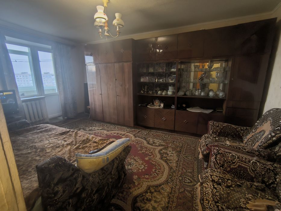 Продам трёхкомнатную на Обелиске 30900