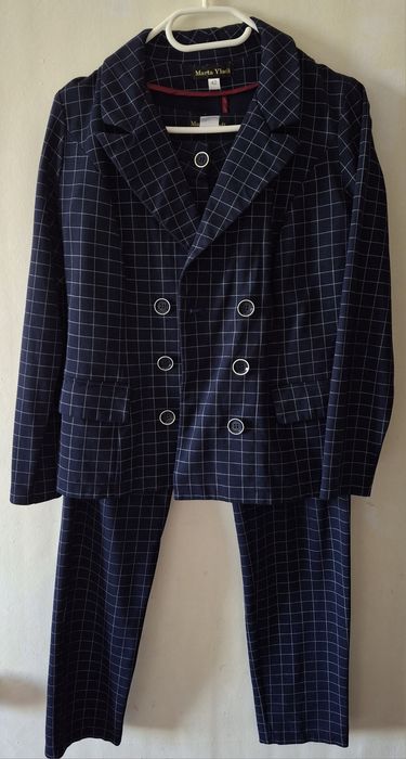 Женский строгий костюм