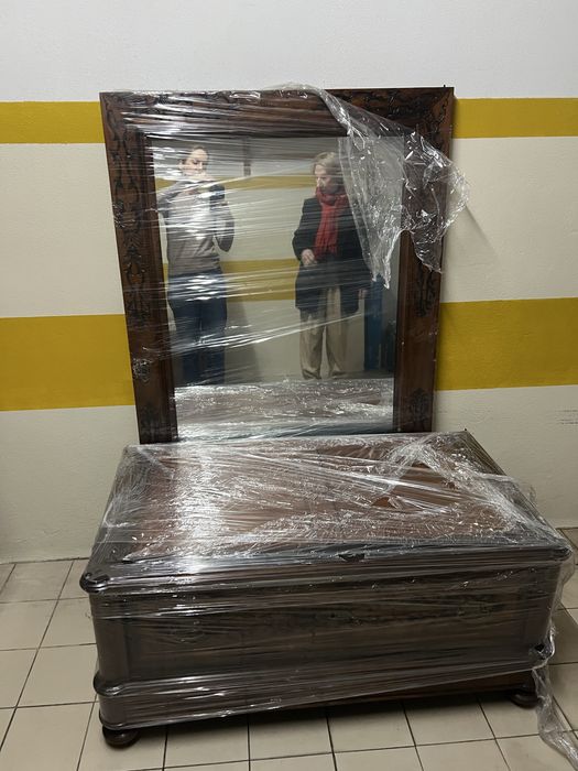 Armario em Pau Santo. Bom estado