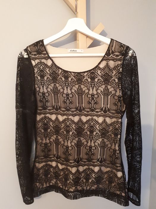 Elegancka ażurowa bluzka czarna z długim rękawem