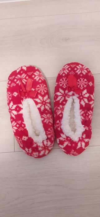 Zimowe kapcie w gwiazdki