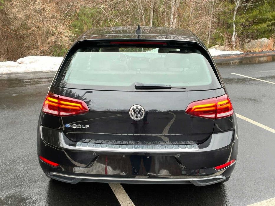 Volkswagen e-Golf      2018