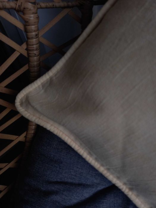 Capa para almofada 45x45 amarela clara