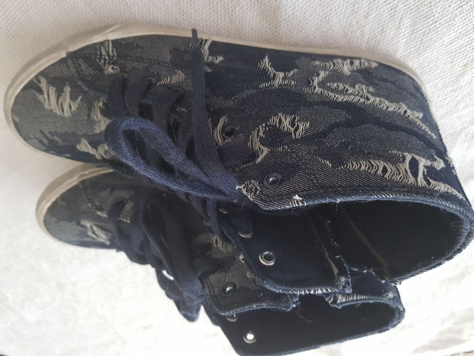 Lekkie buty benetton  chłopięce r. 38