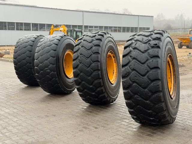 Liebherr L 580 2Plus2 koła komplet 26.5r25