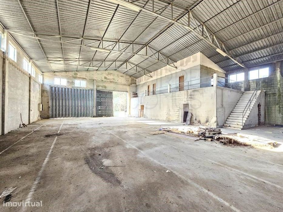 Armazém de 1200m2 em lote de 60841m2, em Pelariga, Pombal, Leiria